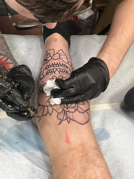 Tattooing on skin (4)